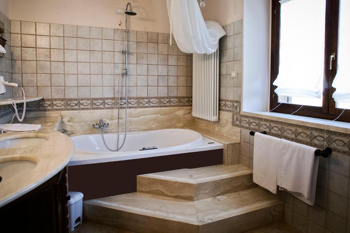 Il Casale Del Ra Pensionat Tuoro sul Trasimeno Værelse billede